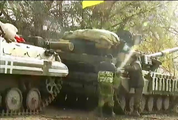 Терористи стягують техніку в Київський район Донецька