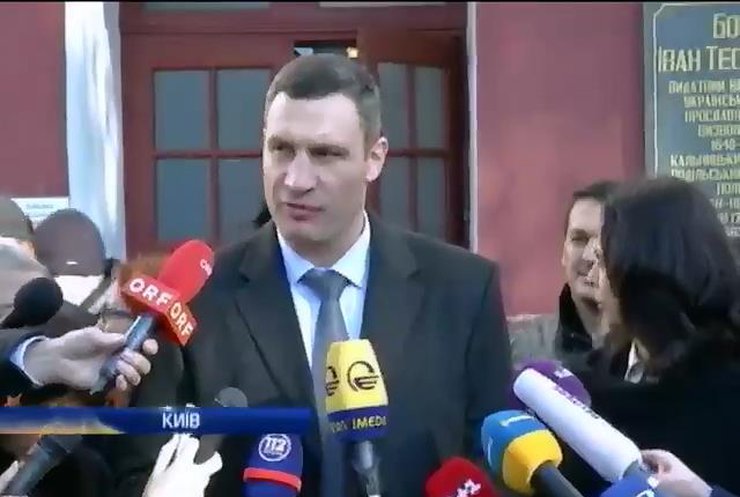 Віталія Кличка на дільниці в Києві закидали запитаннями про опалення у квартирах (відео)