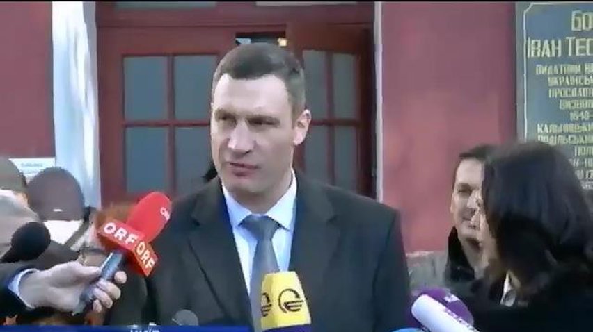 Віталія Кличка на дільниці в Києві закидали запитаннями про опалення у квартирах (відео)