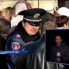 На округе № 138 в Одессе завязалась драка из-за очереди (видео)