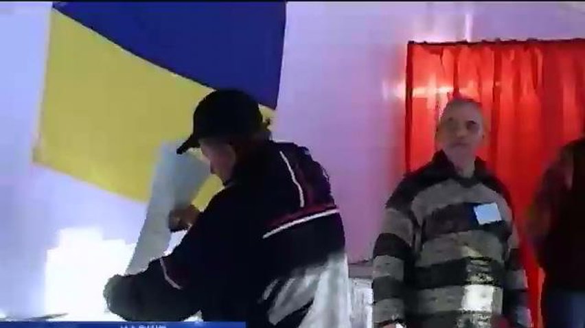 В Харкові затримали чоловіка за скуповування голосів по 200 гривень (відео)