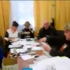На Донеччині члени комісії вкидали бюлетені
