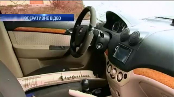 На Хмельниччині школярі пограбували автівки зі штрафмайданчику