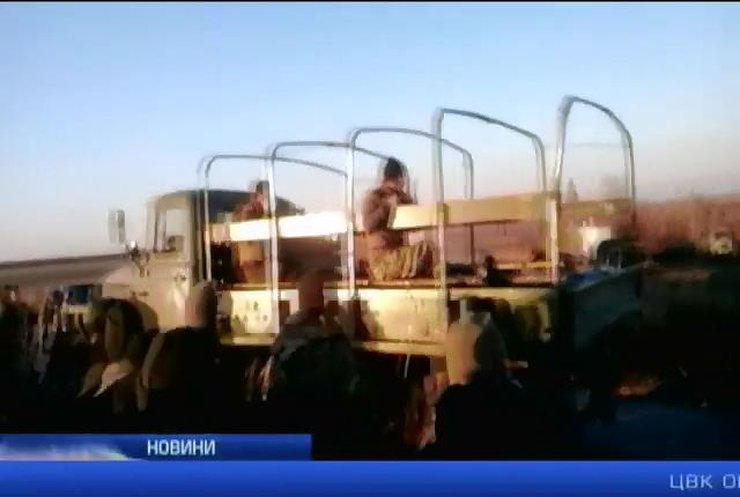 Вночі терористи обстріляли військових в районі аеропорту Донецька: випуск 11:00