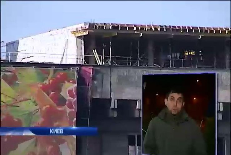 В Киеве подрядчики надстроили еще один этаж в Доме профсоюзов (видео)