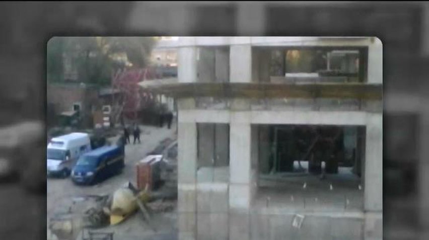В Днепропетровске 4 человека погибли под обломками крана (видео)