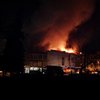 В Киеве подожгли кинотеатр "Жовтень": пожар вспыхнул во время сеанса (фото, видео)
