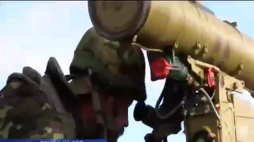 Терористи стягнули техніку до блокпостів біля Маріуполя (відео)