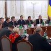 Губернаторы Луганской и Донецкой областей 3 часа секретничают с СНБО о Донбассе (видео)