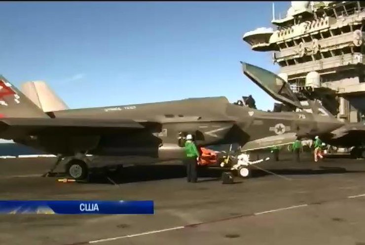 Американцям вдалось посадити на авіаносець винищувач F-35