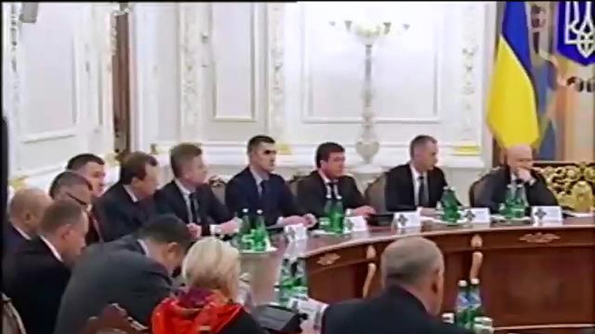 Губернаторы Луганской и Донецкой областей 3 часа секретничают с СНБО о Донбассе (видео)