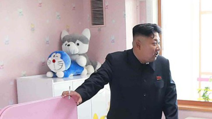 Ким Чен Ына застукали в розовой спальне с мягкими игрушками (фото)