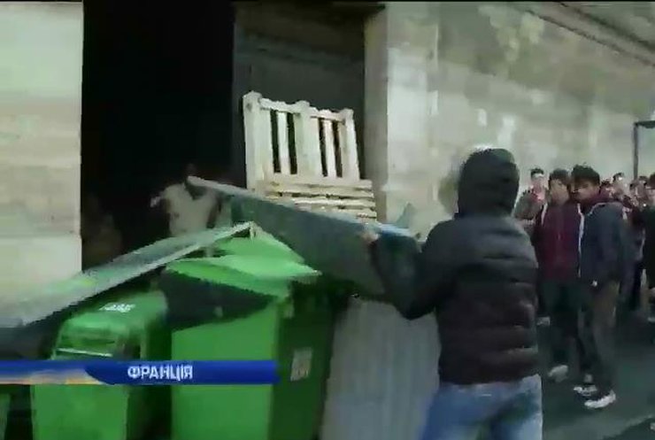 Європа страйкує: школярі барикадують школи, залізничники вимагають надбавок
