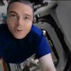 Астронавт на МКС показав світу життя у космосі (відео)