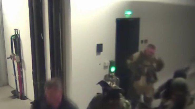 Террористов в аэропорт Донецка пропустил сотрудник СБУ (видео)