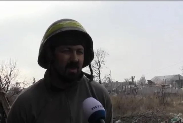 Под аэропортом Донецка артиллерия уничтожает бронетехнику террористов (видео)