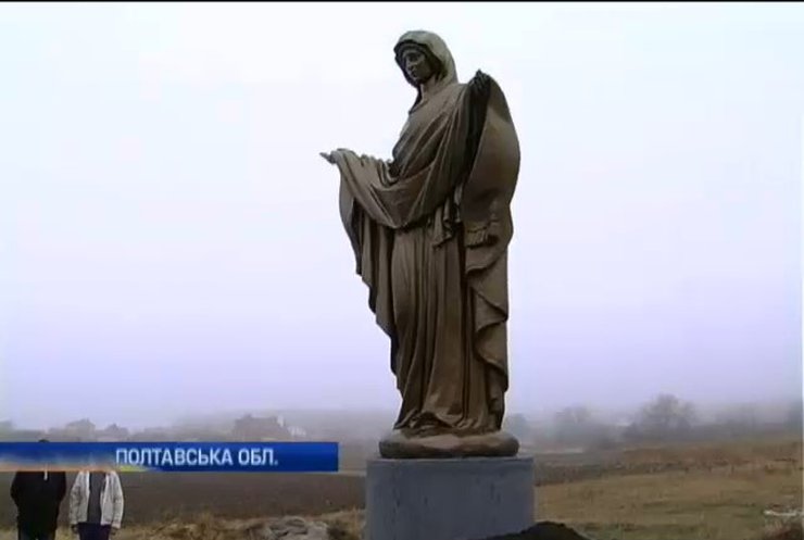 На Полтавщині встановили пам'ятник Покрові Святої Богородиці (відео)