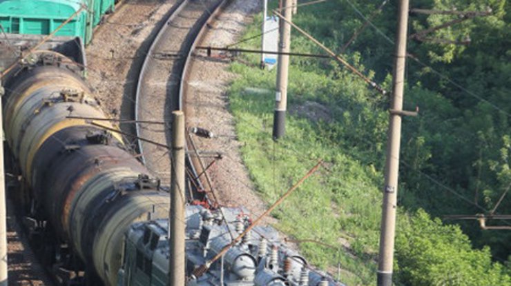 Возле Харькова прямо под поездом подорвали рельсы
