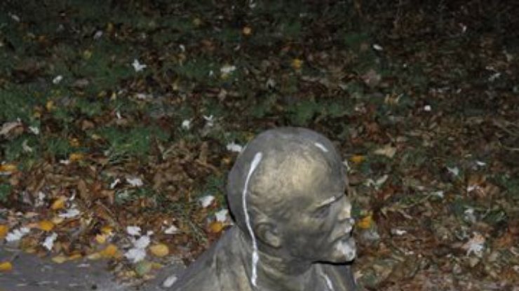 В Запорожье свалили Ленина (фото)