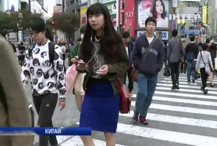 В Китаї створили доріжки для людей зі смартфонами (відео)
