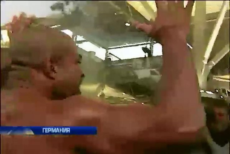 Боксер Шеннон Бриггс пытался устроить драку с Кличко