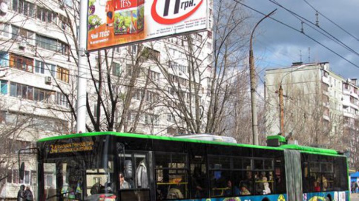 Троллейбус насмерть сбил девочку на переходе в Харькове