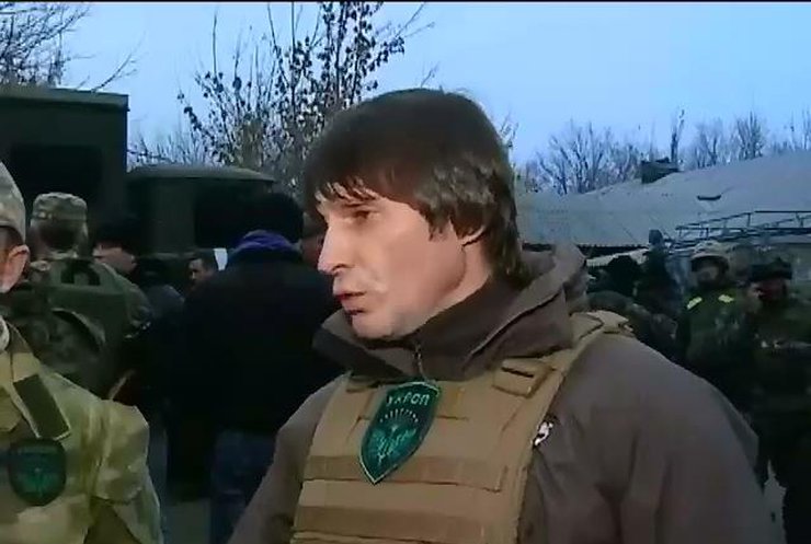 Волонтеры ремонтируют технику военных под Дебальцево