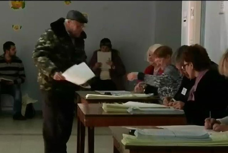 Суд отказался назначить перевыборы в Донецкой области