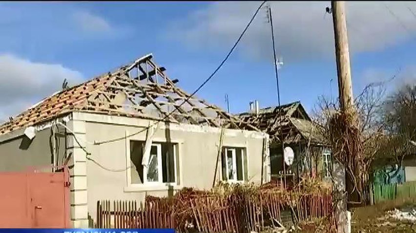 У селищах Донбасу ховаються від обстрілів у підвалах