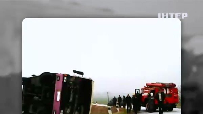 На Полтавщині автобус злетів у кювет через ожеледицю