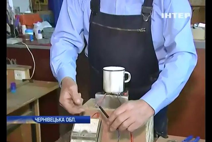 Школярі Буковини роблять термопічки для військових (відео)