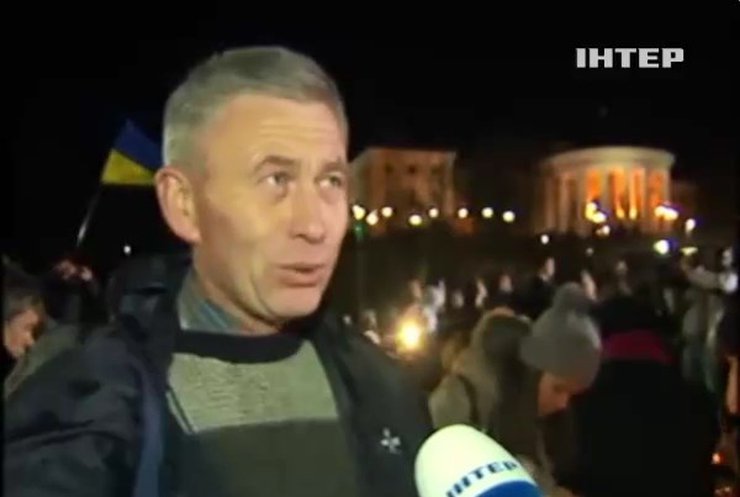 На Майдане почтили память погибших (видео)