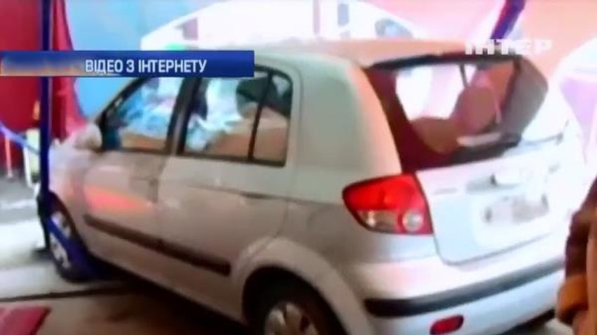 На Одещині чоловік начальниці міліції протаранив кафе