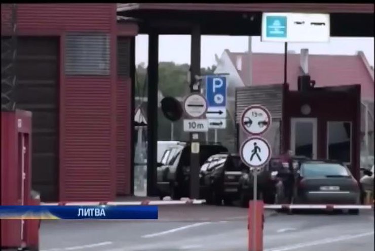 Світ у кадрі: До Росії не впускають машини з Литви