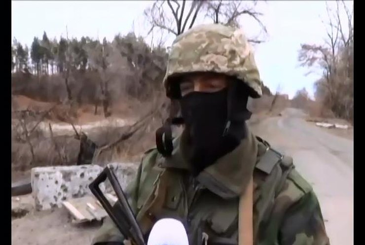 Військові відбивають атаки на Станицю Луганську (відео)