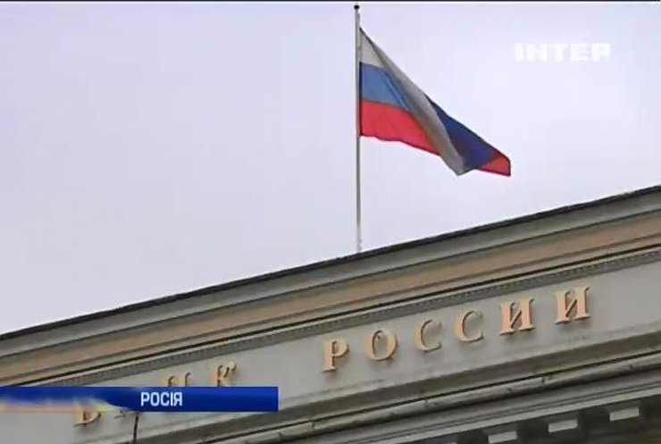 Рубль продовжує стрімке падіння: 55 за долар