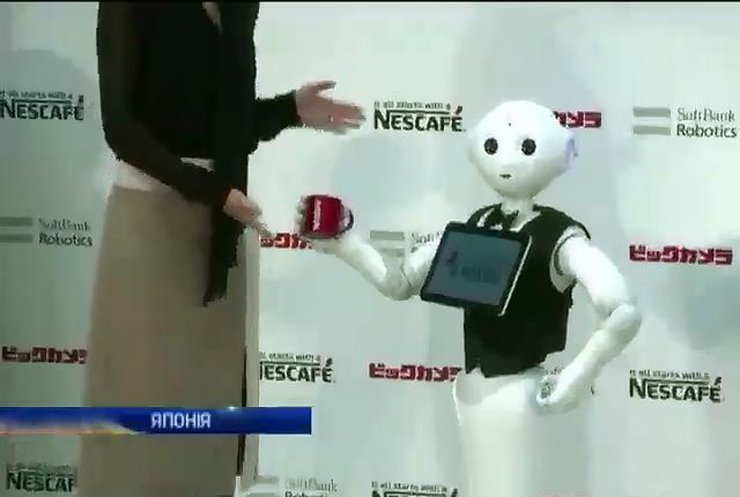 В Японії випустили на ринок робота-продавця