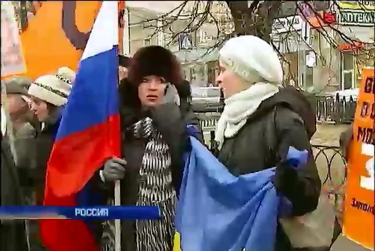 Митинг в поддержку Украины в Москве закончился дракой (видео)
