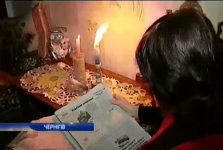 Через відключення електрики українці скуповують свічки