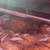 Кот забрался на прилавок и съел дорогую рыбу (видео)