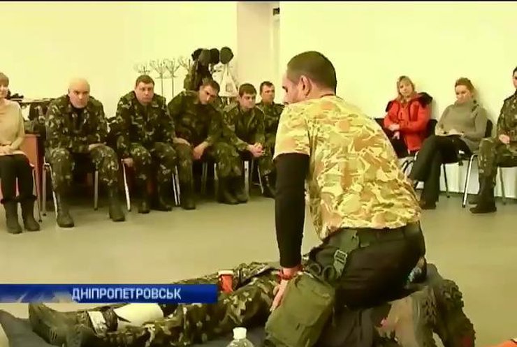 У Дніпропетровську бійці вчаться надавати меддопомогу на передовій