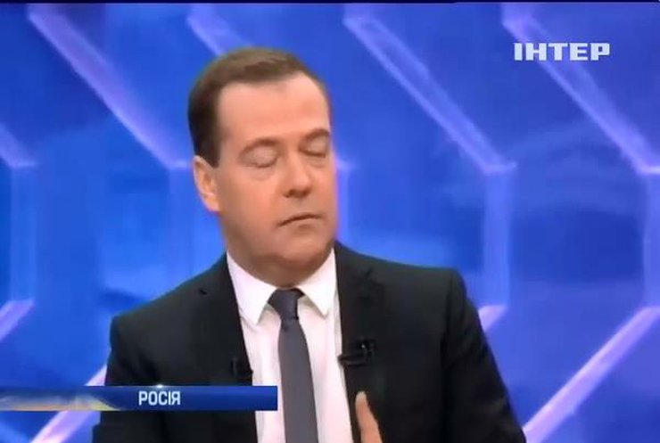 Медвєдєв закликав росіян не міняти рублі на долари