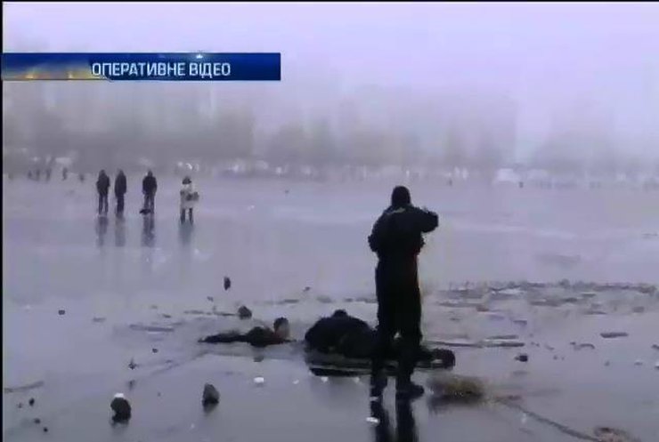 У Києві врятували з льоду трьох людей