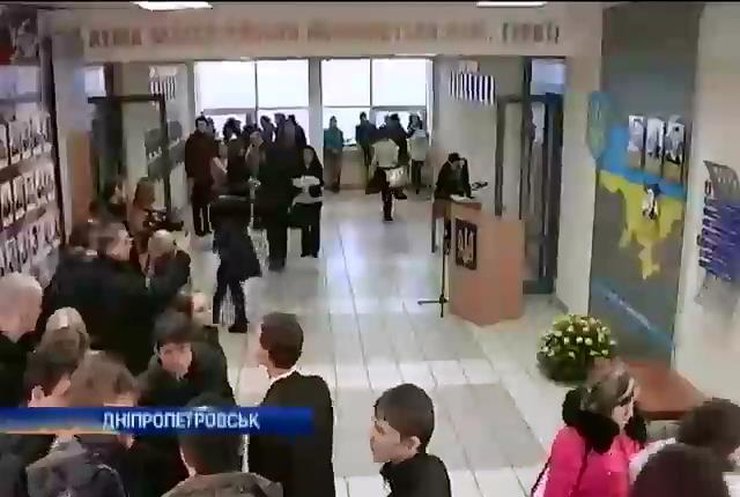 В університеті Дніпропетровська вшанували загиблих на Донбасі випускників