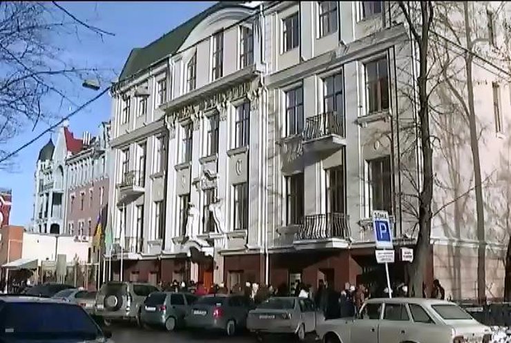 Банк в Харькове присвоил деньги полсотни студентов