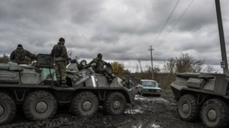 Военных Украины на Донбассе обстреливают "беспокоящим" огнем