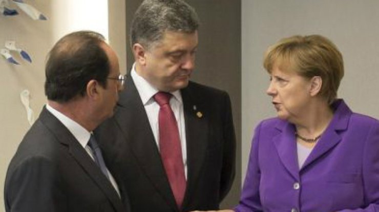 Порошенко, Меркель и Олланд выступают за скорейший созыв группы по Донбассу