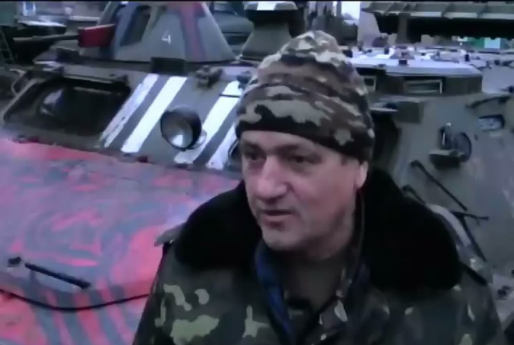 Военные делятся едой с пенсионерами поселка Крымское