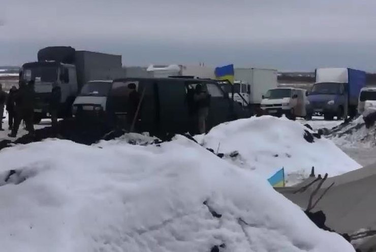 Батальоны перекрыли дороги в Донецк