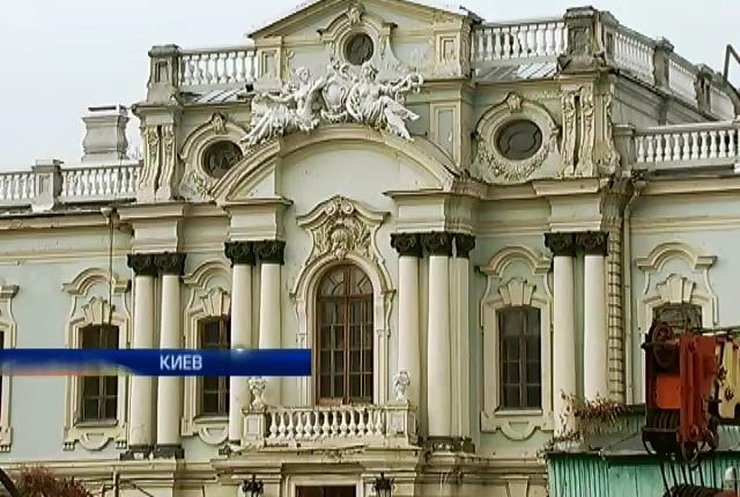 Мариинский дворец будут реставрировать еще пару лет